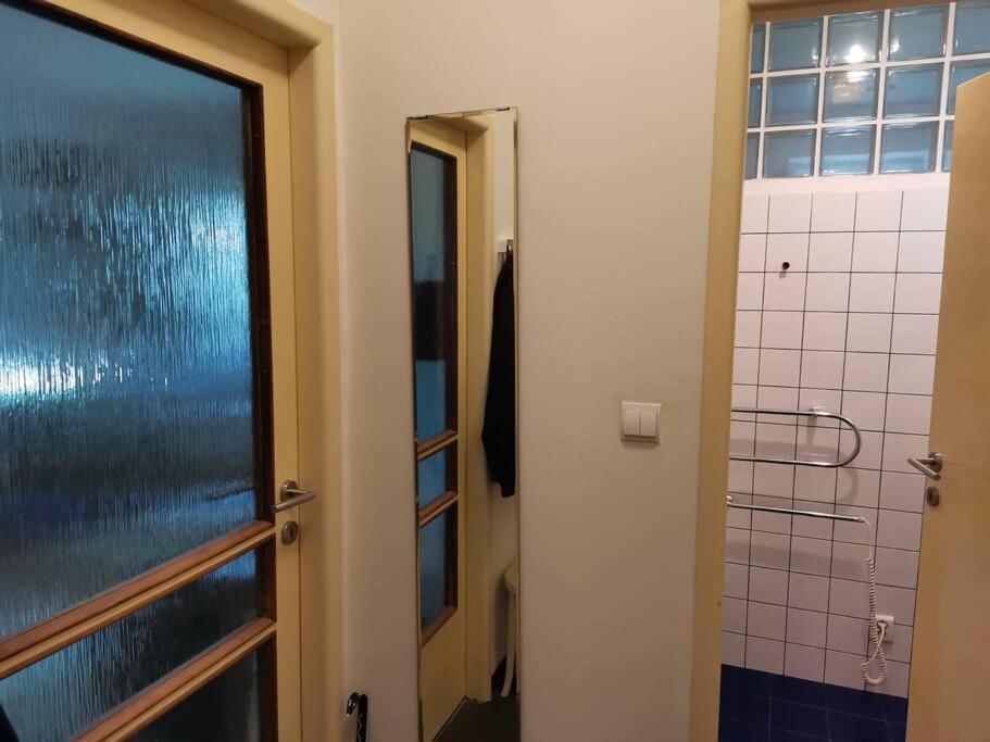 Cozy Studio In The City Centre Near Train Station Братислава Екстериор снимка
