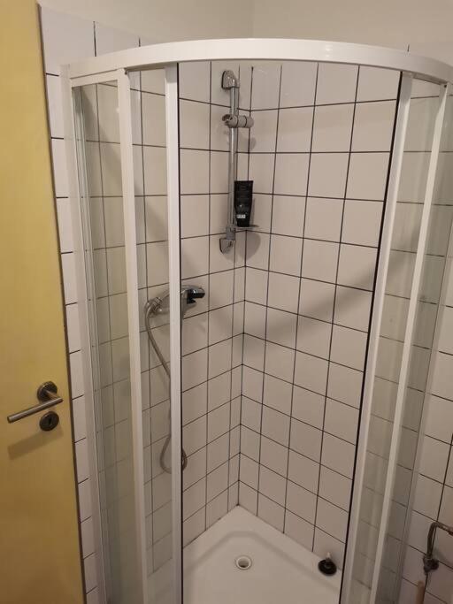 Cozy Studio In The City Centre Near Train Station Братислава Екстериор снимка